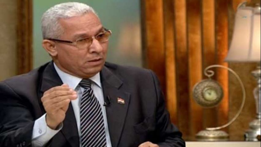 أستاذ علوم ساسية: يجب حل الأحزاب الدينية وعلى رأسها النور